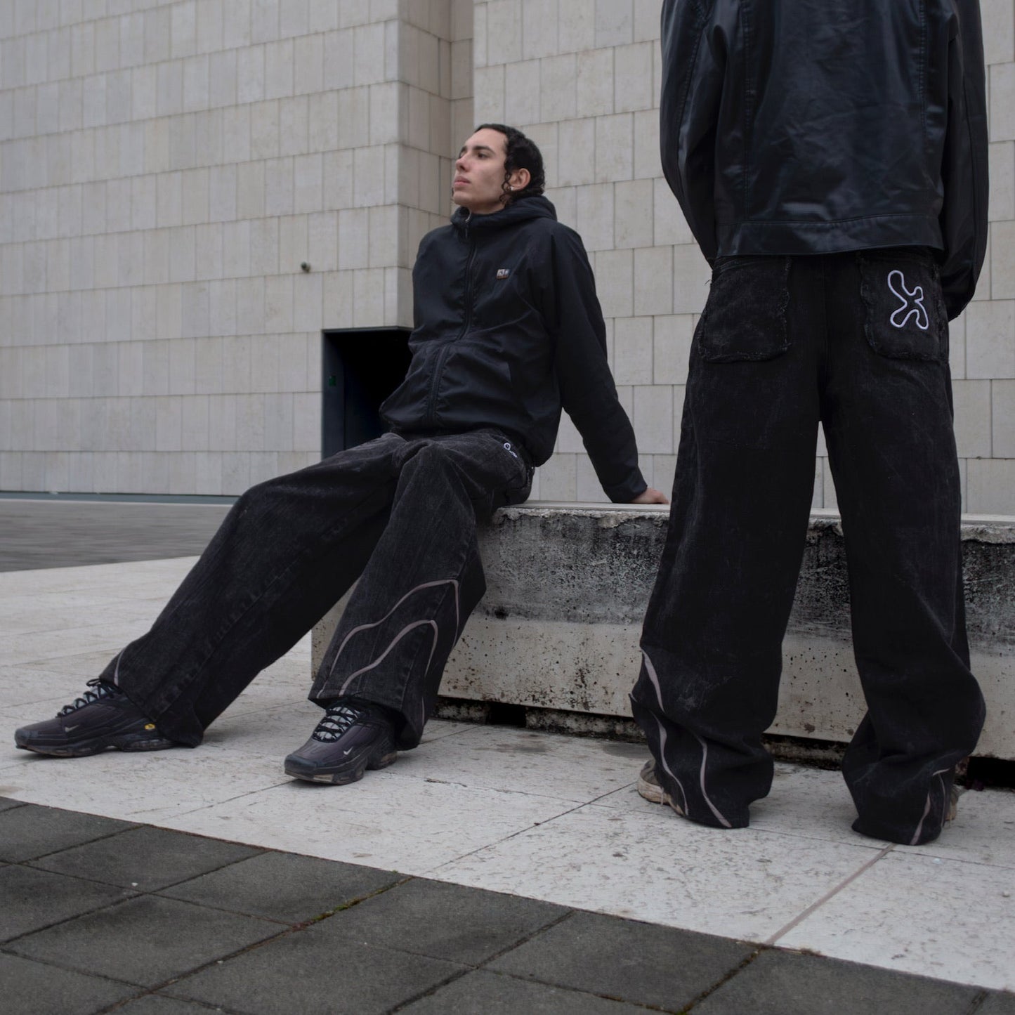 SCRATCHED JEANS BLACK